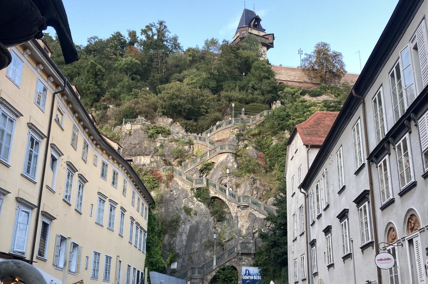 Blick auf die 260 Treppenstufen, hoch zum Glockenturm